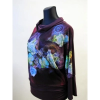 Bluzka kimono golf ozdobiona kremowymi różami